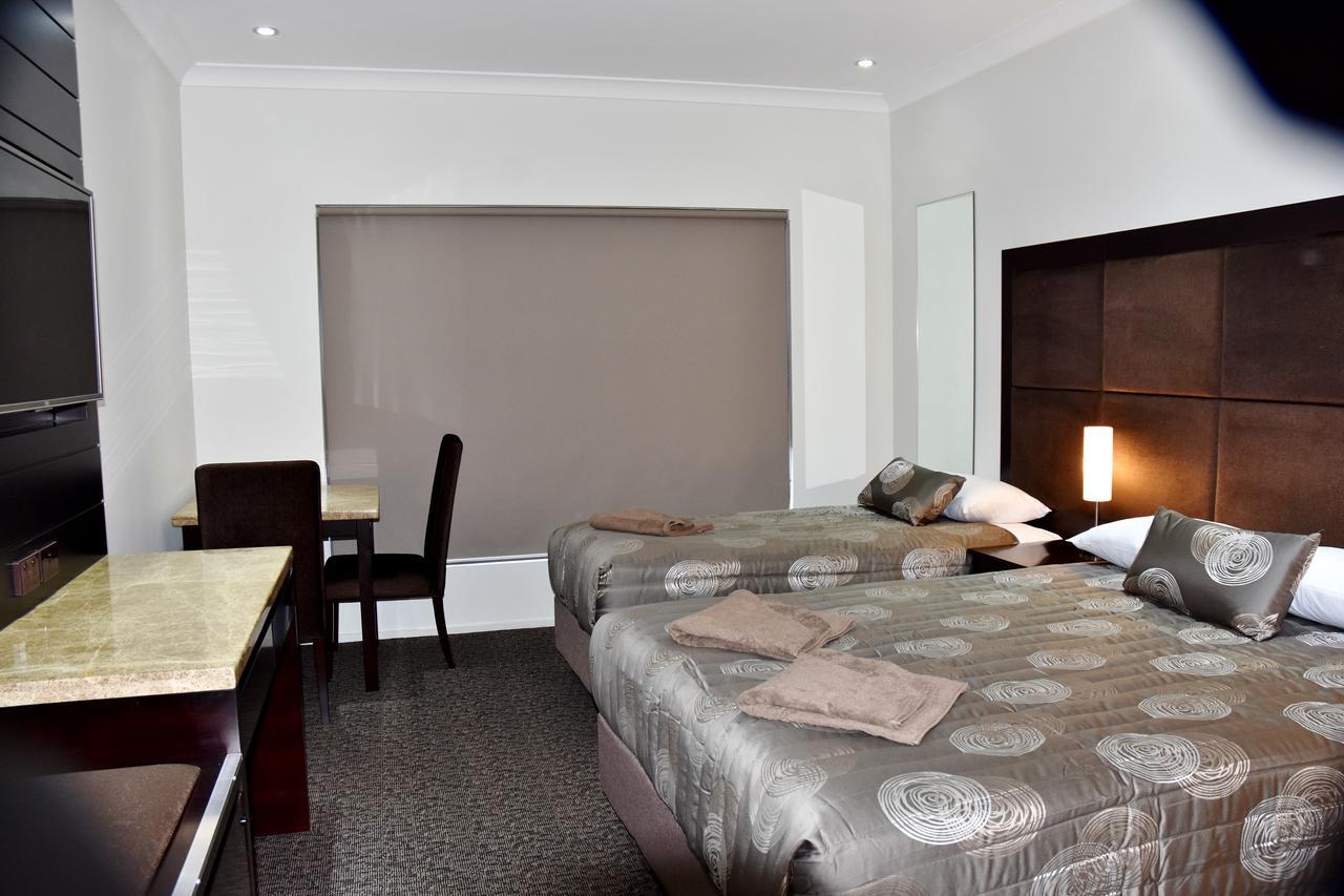 Western Downs Motor Inn Miles Dış mekan fotoğraf