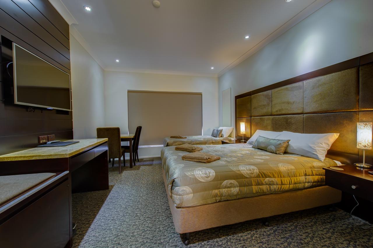 Western Downs Motor Inn Miles Dış mekan fotoğraf