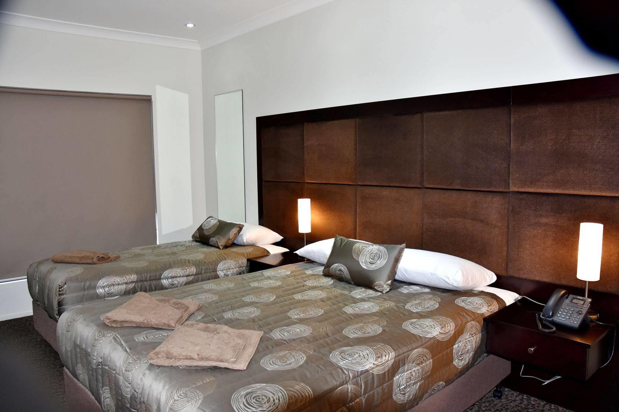 Western Downs Motor Inn Miles Dış mekan fotoğraf