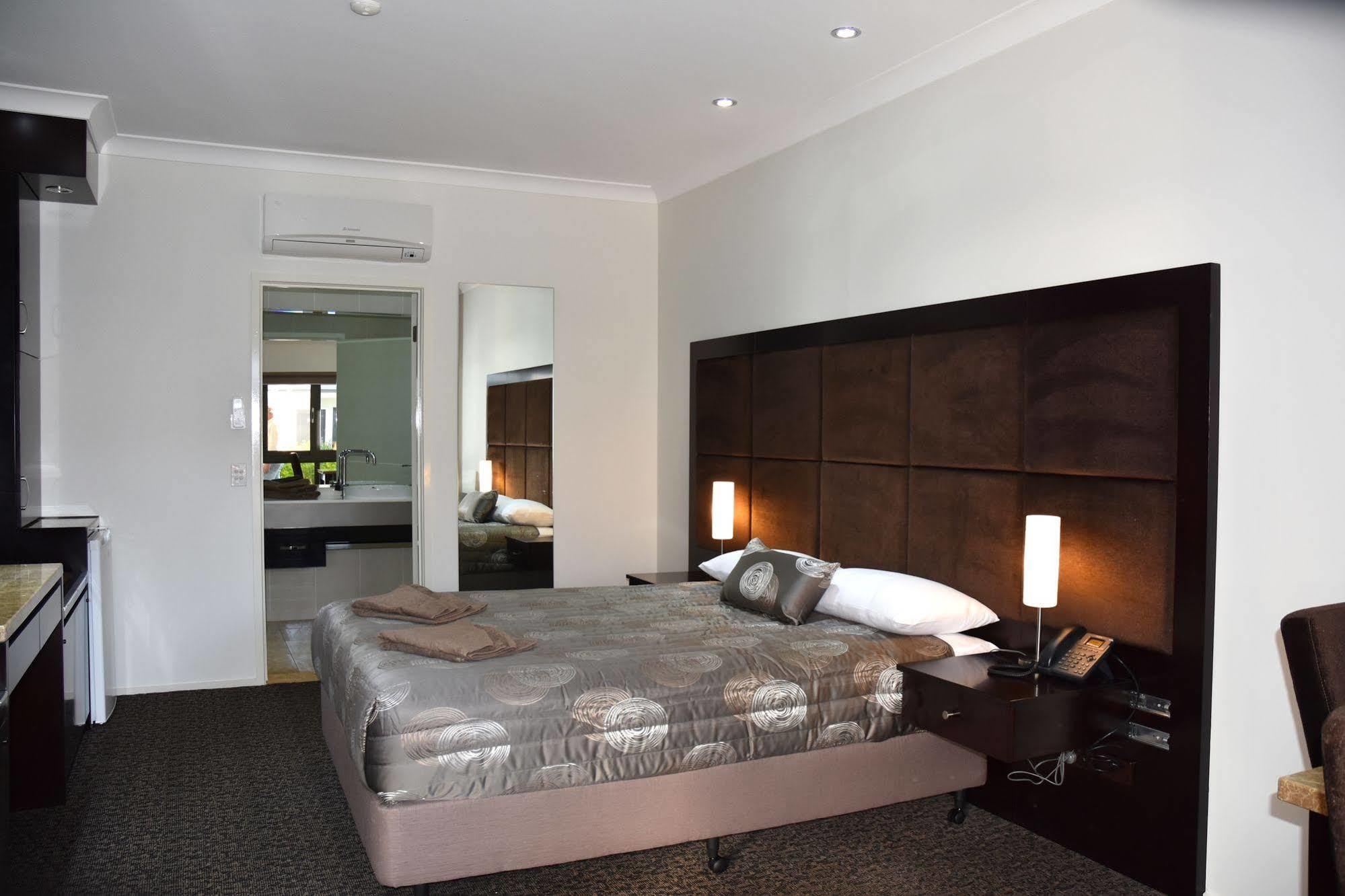Western Downs Motor Inn Miles Dış mekan fotoğraf