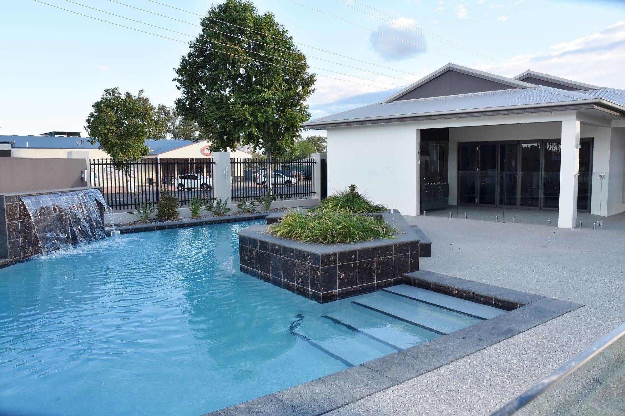 Western Downs Motor Inn Miles Dış mekan fotoğraf
